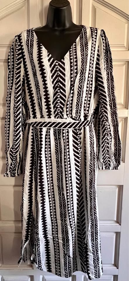 CUPSHE 1X Midi Dress for Women V Neck Puff Long Sleeves Waist Self Tie Belt Casual Dress