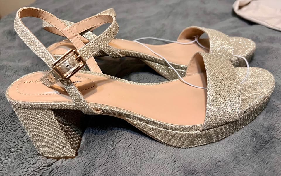 Bandolino Gold Block Strappy Heel size 11M