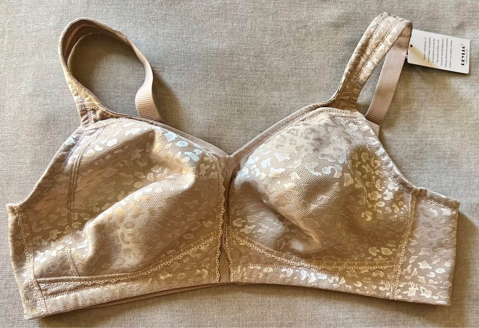 Deyllo Full Coverage Wirefree Bra 44C New with Tags