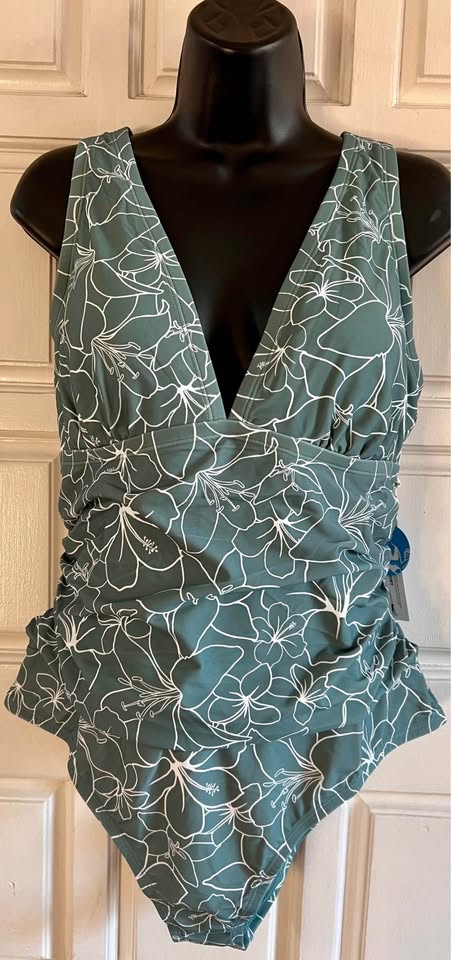 CUPSHE Women 1X Green Floral Swimsuit One Piece Ruched Front Crisscross Self Tie Back Floral