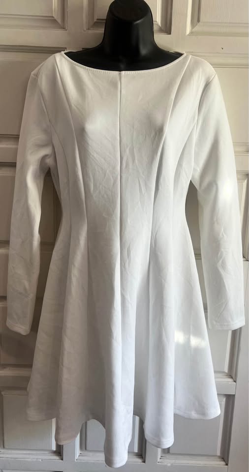 Zesica Large White long sleeve skater dress